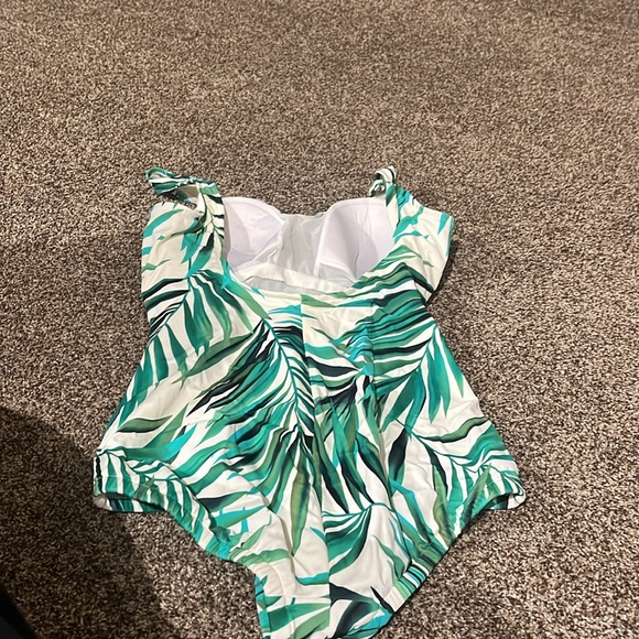 Women’s plus size one piece swim suit - Picture 2 of 3